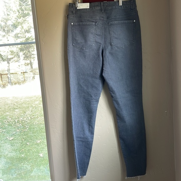 NWT Maurices Everflex Super Skinny High Rise Distressed Denim Jeans 10 Regular - Picture 3 of 11